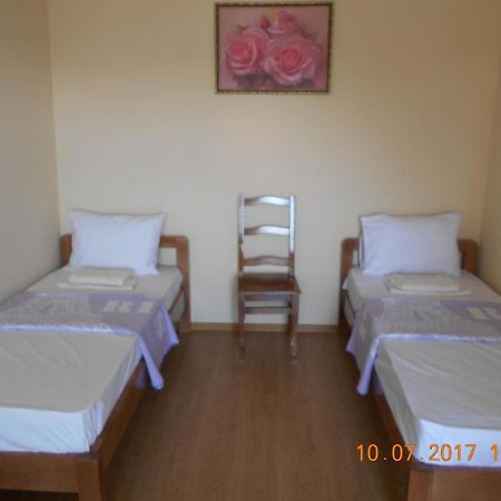 Lastochka Hotel Zaliznyy Port Ngoại thất bức ảnh