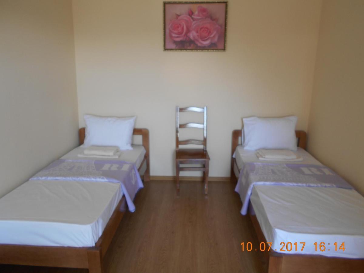 Lastochka Hotel Zaliznyy Port Ngoại thất bức ảnh