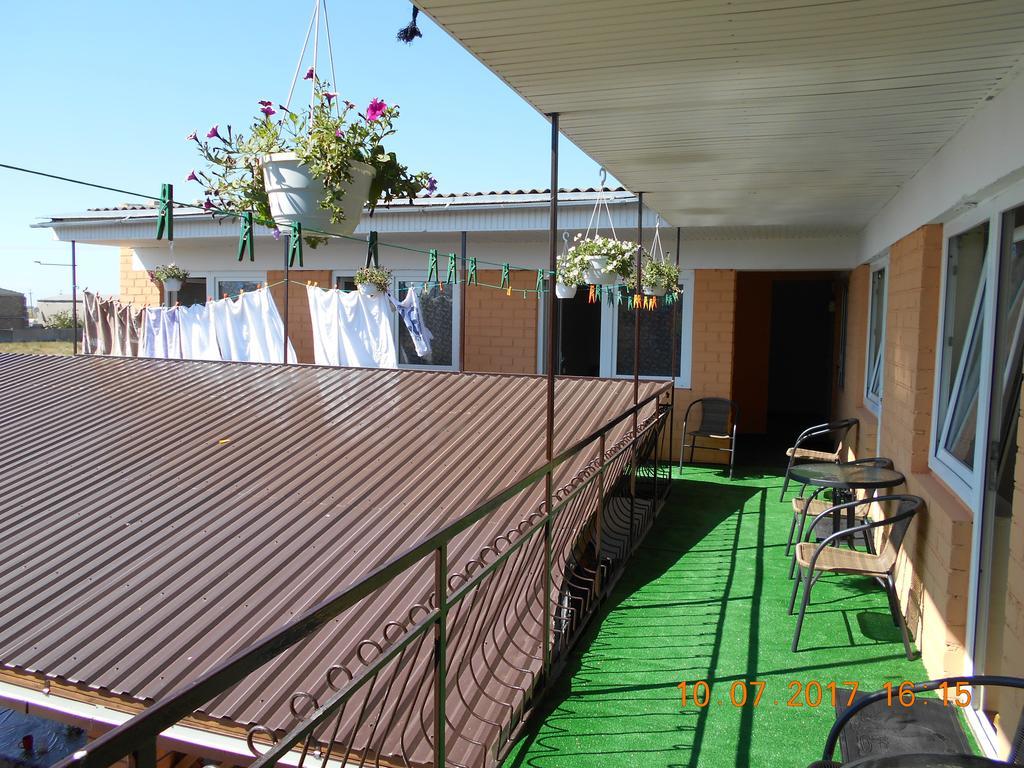 Lastochka Hotel Zaliznyy Port Ngoại thất bức ảnh