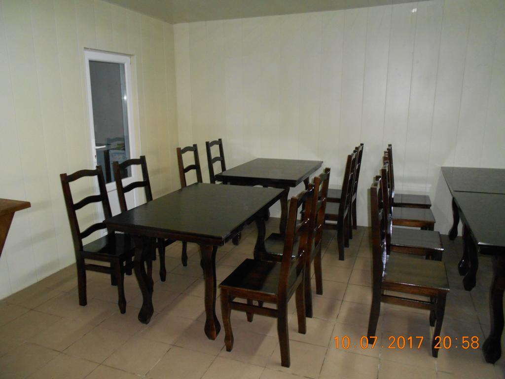 Lastochka Hotel Zaliznyy Port Ngoại thất bức ảnh