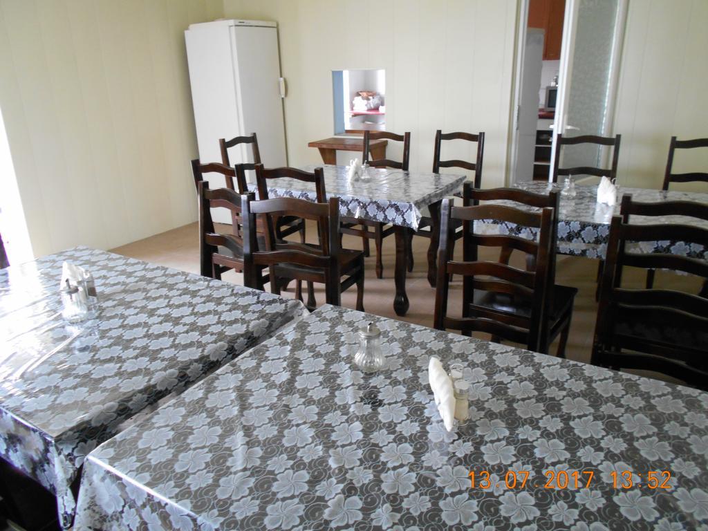 Lastochka Hotel Zaliznyy Port Ngoại thất bức ảnh