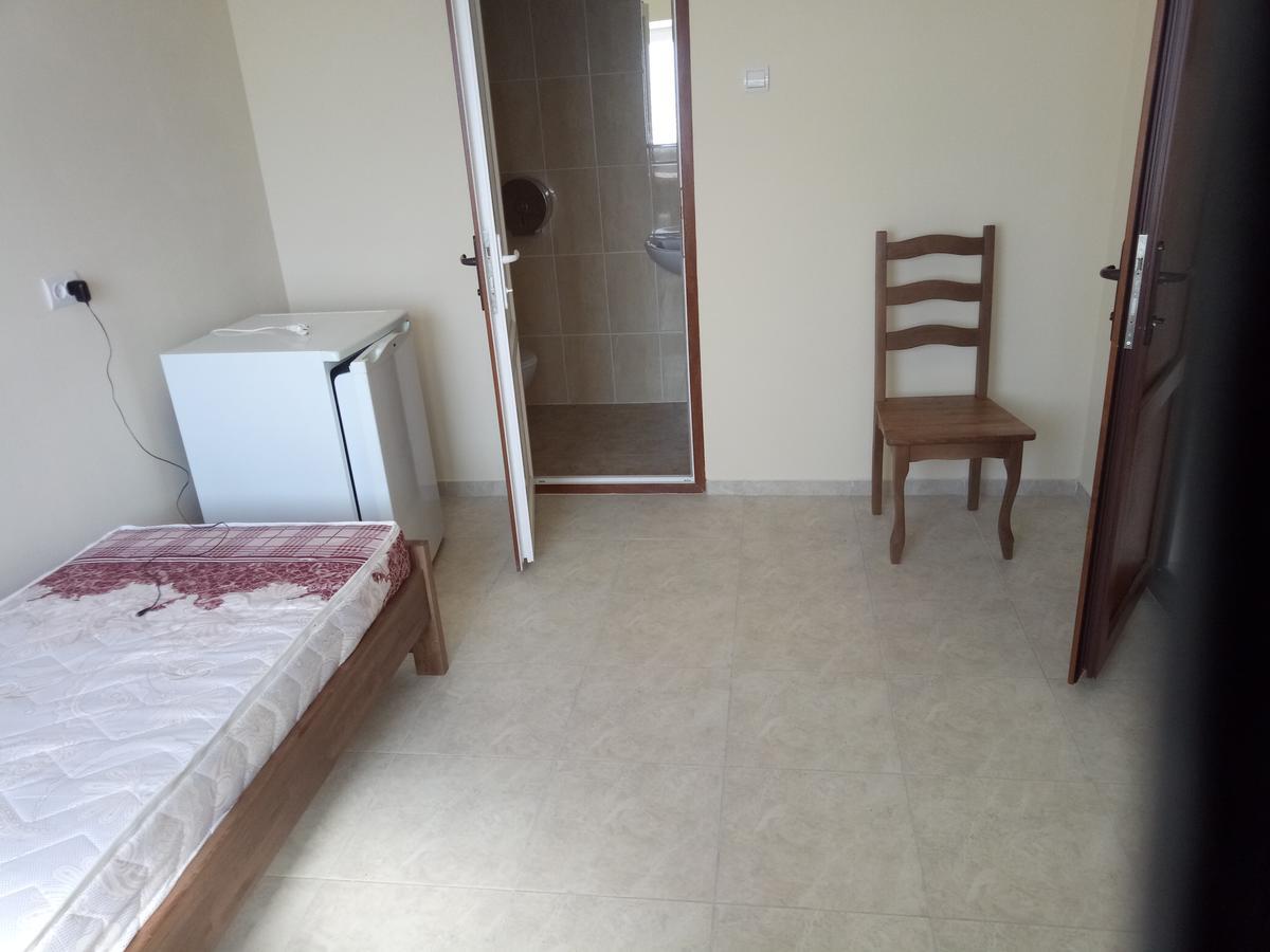Lastochka Hotel Zaliznyy Port Ngoại thất bức ảnh