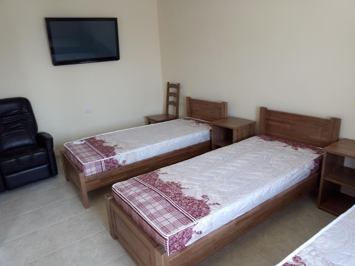 Lastochka Hotel Zaliznyy Port Ngoại thất bức ảnh