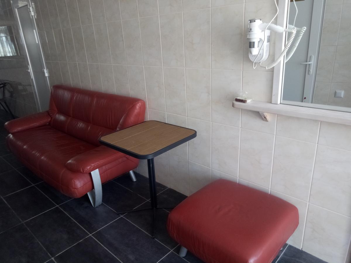 Lastochka Hotel Zaliznyy Port Ngoại thất bức ảnh