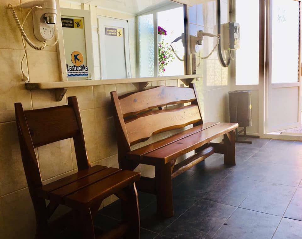 Lastochka Hotel Zaliznyy Port Ngoại thất bức ảnh