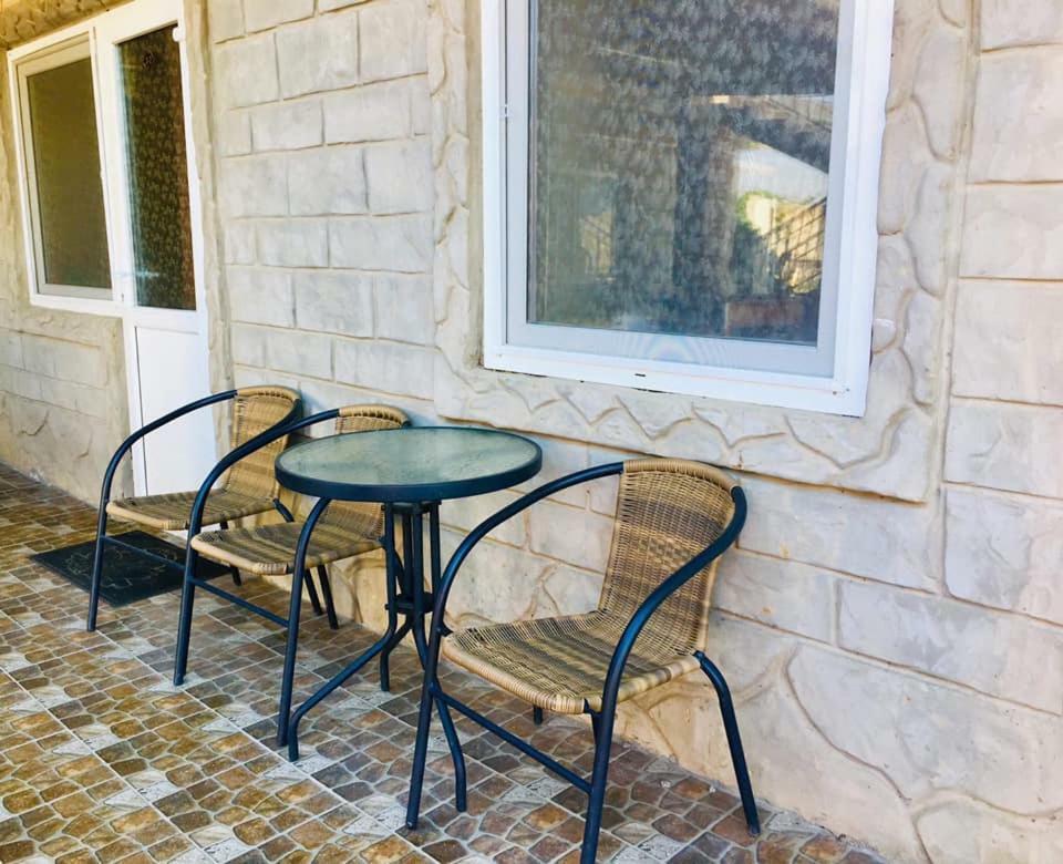 Lastochka Hotel Zaliznyy Port Ngoại thất bức ảnh